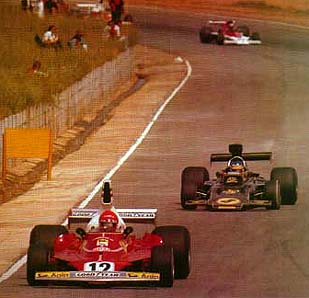 El 312T debut en el GP de Sudafrica del 75. Lauda por delante de Peterson en Kyalami...