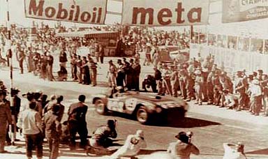 Llegada a la meta del 375Plus de Maglioli, logrando la victoria en la ultima prueba de la Carrera Panamericana... - Cortesia Barchetta.cc Collection