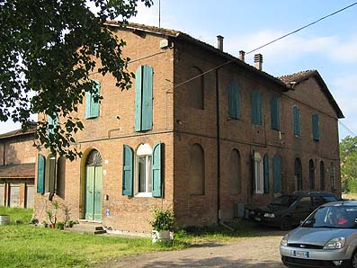 Casa Natal de Enzo Ferrari en 2004, 
en la Via Paolo Ferrari n 85 de Modena