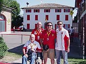 Junto a la casa de Enzo Ferrari en Fiorano... de izquierda a derecha: Sergi, Keko, Enrique Ramallo y Fede 
60 Aniversario de Ferrari en Fiorano - Maranello 2007