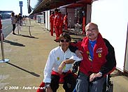 Con Jos Mara Nez en el Box de Ferrari, durante unos test de F1 en el Circuit de Catalunya - Noviembre de 2008