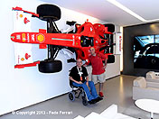 Sergi y yo en el Showroom de Ferrari - Viaje a Italia 2013