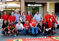 Grupo del Ferrari Club Espaa posando junto a los amigos del Scuderia Ferrari Club San Martino di Bareggio - Viaje a Italia 2013