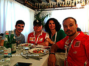 Junto a Javier, Stoyka y Miguel, en el Ristorante Cavallino de Maranello, Julio de 2015