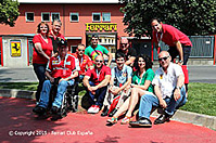 Foto de grupo de los socios del Ferrari Club Espaa, delante de la puerta de la Fbrica Ferrari de Maranello, Julio de 2015