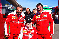 Con mis amigos Romeo y Alessandro de la Scuderia Ferrari, durante los test de pretemporada de F1 en el Circuit de Barcelona-Catalunya, Marzo de 2016