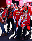 Con mis amigos Miguel, Alberto y Raquel, junto a Marc Gen de la Scuderia Ferrari, durante los test de pretemporada de F1 en el Circuit de Barcelona-Catalunya, Marzo de 2016