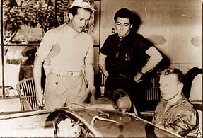 Alfonso de Portago junto a Maglioli en 1954... - Cortesia Barchetta.cc Collection